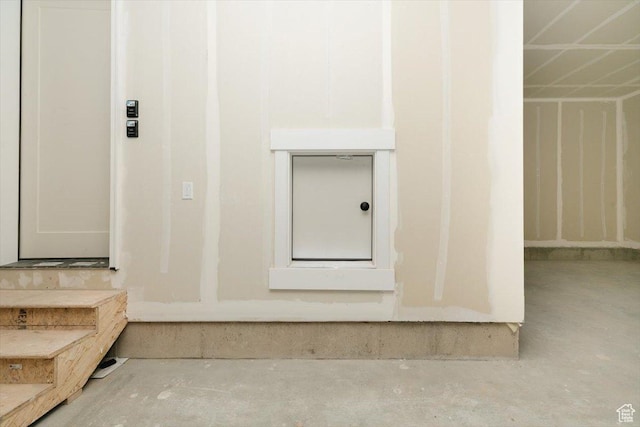 821 E 160 N, Hyde Park, UT 84318 - detailed view of elevator