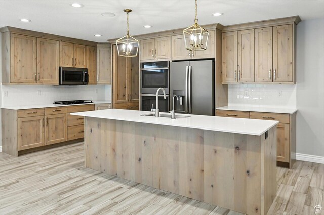 1470 N Cobblewood Ct, Kaysville, UT 84037 - kitchen featuring stainless steel appliances, light wood-style floors, backsplash, an island with sink, and recessed lighting