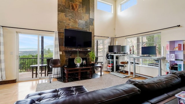 13994 S Stone Dr E, Draper, UT 84020 - living area featuring a high ceiling and wood finished floors