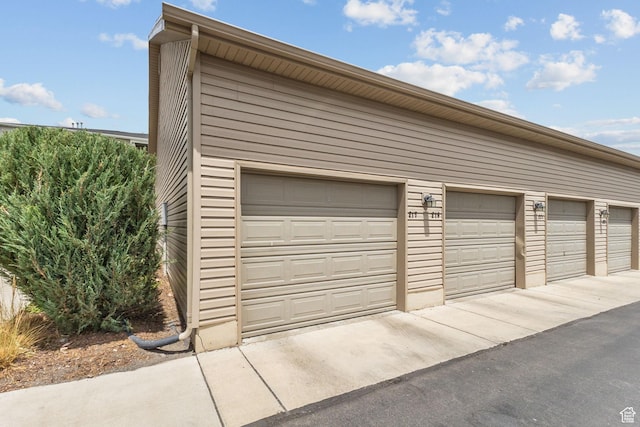 217 W Ridge Rd, Saratoga Springs, UT 84045 - view of garage