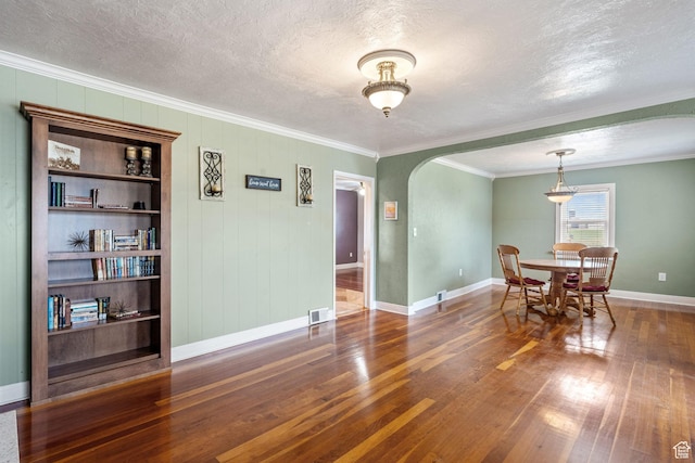 2214 S 1600 E, Preston, ID 83263 - dining area featuring arched walkways, hardwood / wood-style flooring, crown molding, and a textured ceiling