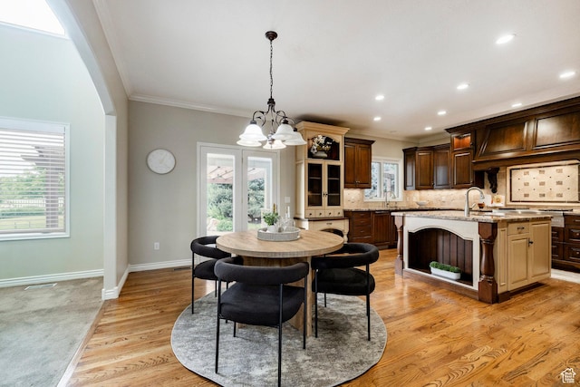 999 S Fairway Cir, Fruit Heights, UT 84037 - dining room with crown molding, a chandelier, light wood-style flooring, and recessed lighting