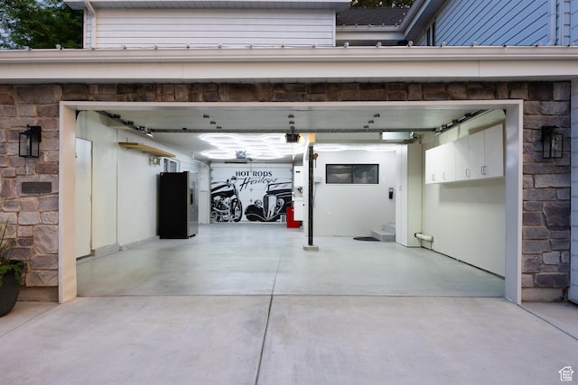 534 E 1400th St S, Bountiful, UT 84010 - garage featuring driveway