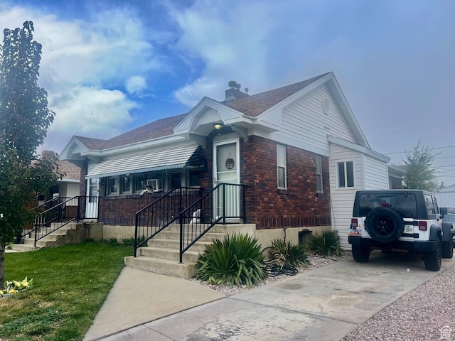 7659 S Lincoln St, Midvale, UT 84047 - bungalow with a chimney and a front yard