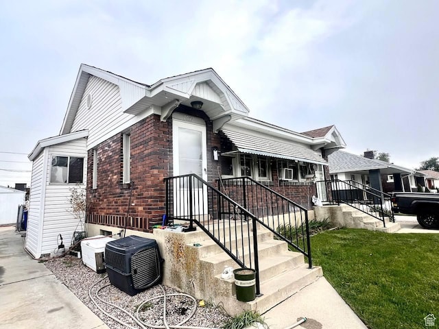 7659 S Lincoln St, Midvale, UT 84047 - view of front of home with brick siding and a front lawn