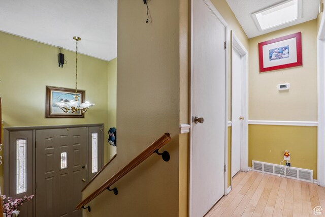 601 E Hilo St S, Sandy, UT 84070 - entrance foyer featuring light wood-type flooring and baseboards