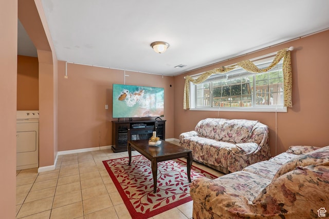 601 E Hilo St S, Sandy, UT 84070 - tiled living area featuring washer / clothes dryer and baseboards