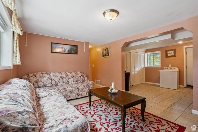 601 E Hilo St S, Sandy, UT 84070 - tiled living area featuring washer / clothes dryer and arched walkways