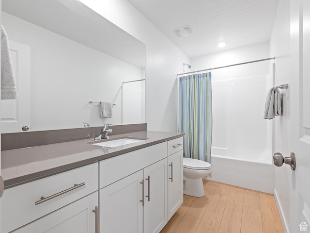 2309 N Wildwood Ln, Heber City, UT 84032 - bathroom featuring vanity, wood finished floors, shower / bath combo, and recessed lighting