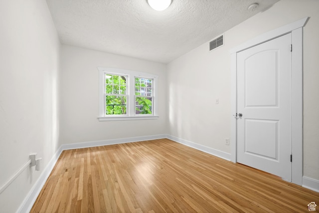 555 E 100 S Unit 303, Salt Lake City, UT 84102 - unfurnished room featuring a smoke detector, light wood-type flooring, and a textured ceiling