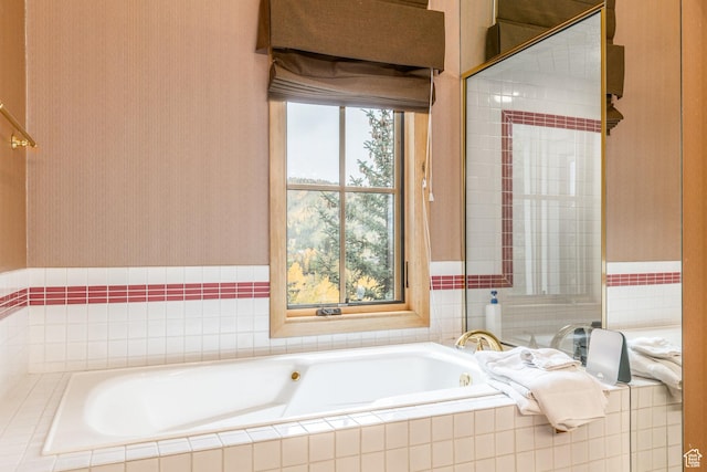 8200 Royal St Unit 43, Park City, UT 84060 - bathroom with a bath and wallpapered walls