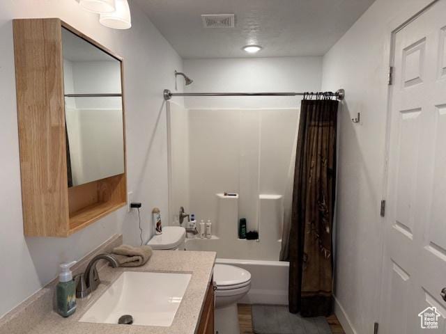 4058 E 5000 S, Vernal, UT 84078 - bathroom featuring shower / tub combo with curtain and vanity