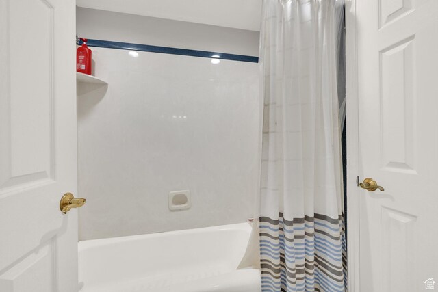 1569 Troon Cir, Syracuse, UT 84075 - full bath with shower / tub combo