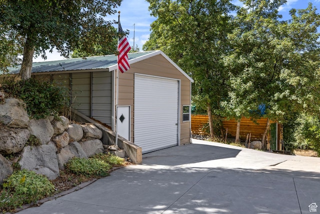 610 S Maple Dr, Woodland Hills, UT 84653 - detached garage featuring concrete driveway