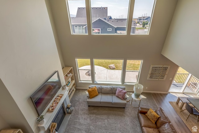 69 W 2200 S, Kaysville, UT 84037 - living area with baseboards and a high ceiling