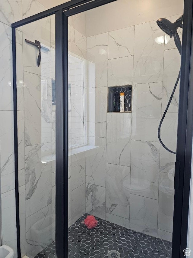 826 S 300 W, Vernal, UT 84078 - full bath featuring a marble finish shower