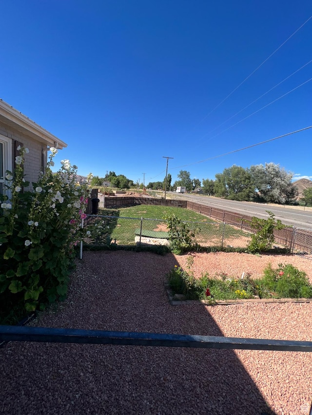 1375 N State St, Sigurd, UT 84657 - view of yard