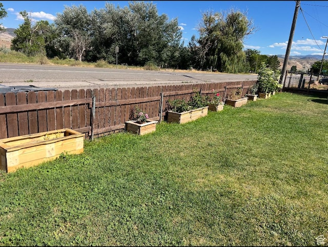 1375 N State St, Sigurd, UT 84657 - view of yard featuring a vegetable garden