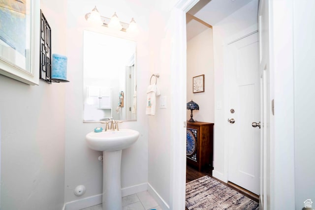 6122 W Lake Ave S, South Jordan, UT 84009 - bathroom with baseboards and a sink