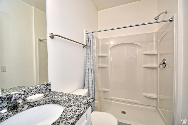 685 E 355 N, Vineyard, UT 84059 - bathroom featuring curtained shower and vanity