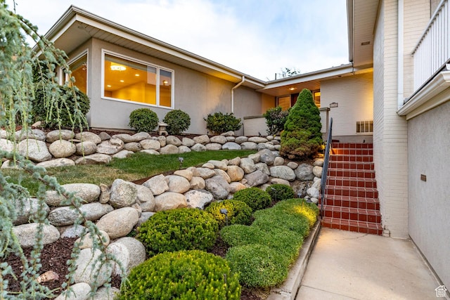 2722 E Eagle Way, Salt Lake City, UT 84108 - view of yard featuring stairway