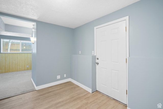 1410 S 50 W, Farmington, UT 84025 - foyer featuring light wood-type flooring and baseboards