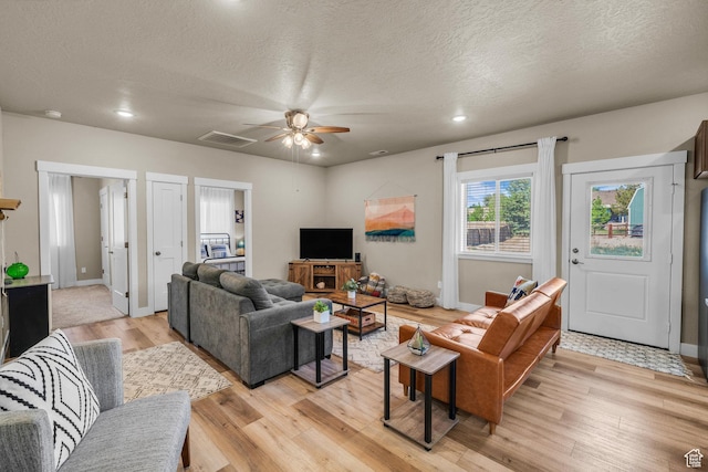 1468 S Sage Ct S Unit 13, Kanab, UT 84741 - living room featuring light wood-style flooring, a textured ceiling, a ceiling fan, and recessed lighting
