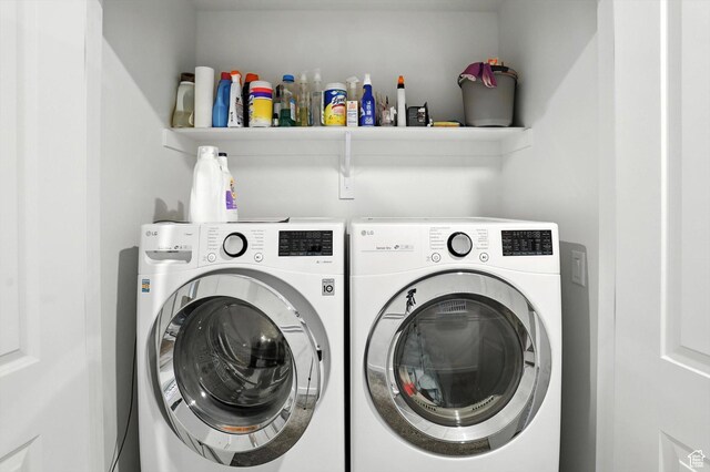 3724 W Soft Whisper Way, Herriman, UT 84096 - laundry room featuring washer and clothes dryer