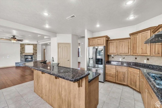 1319 W Red Butte Dr W, Washington, UT 84780 - kitchen featuring stainless steel appliances, open floor plan, a breakfast bar, a ceiling fan, and a textured ceiling
