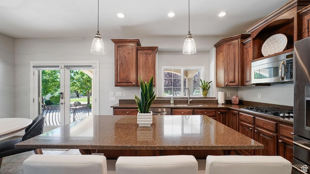 11597 N Sunset Hills Dr, Highland, UT 84003 - kitchen featuring stainless steel appliances, a kitchen island, recessed lighting, a kitchen bar, and pendant lighting