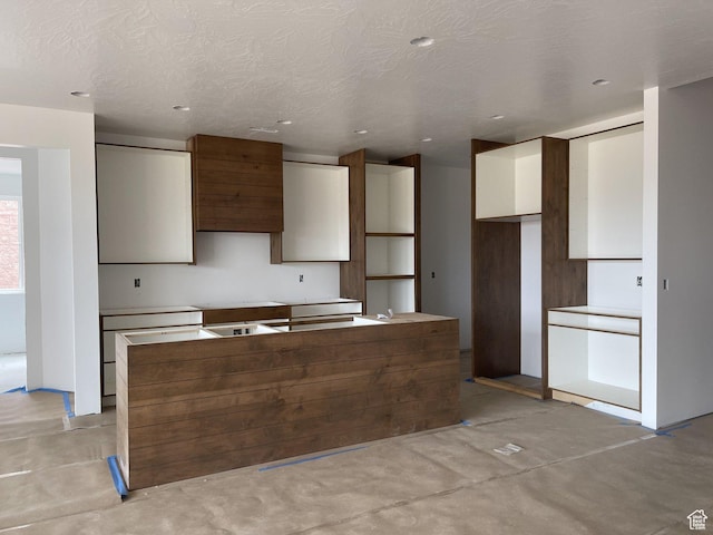 575 S 1800 W, Hurricane, UT 84737 - kitchen featuring white cabinets, modern cabinets, a kitchen island, and recessed lighting