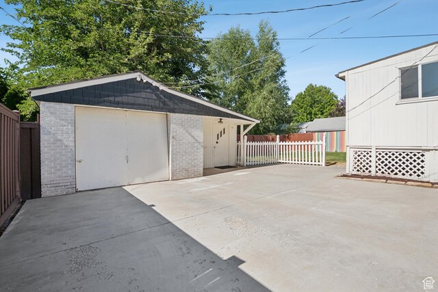 223 E 100 N, Bountiful, UT 84010 - detached garage with driveway