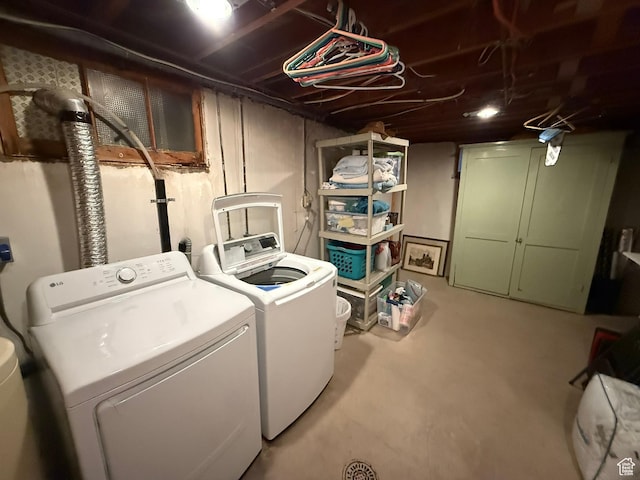 5140 S 2175 W, Roy, UT 84067 - laundry room featuring separate washer and dryer