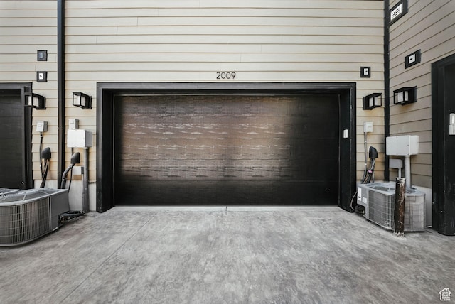 2009 E Beverly Dr S, Holladay, UT 84117 - garage with driveway