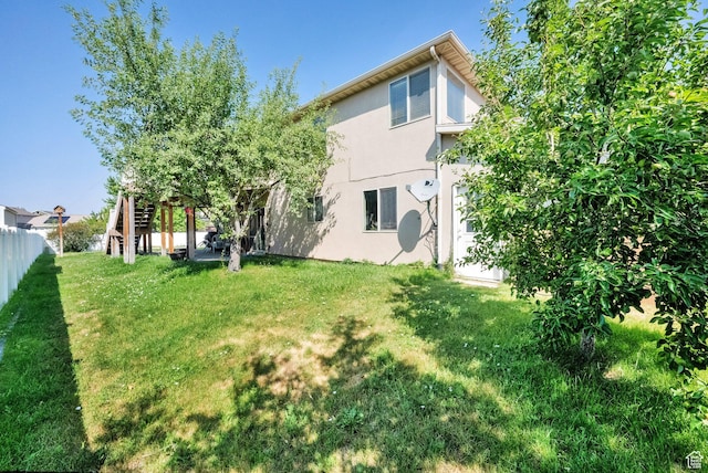 1047 W Ascot Dr N, North Salt Lake, UT 84054 - back of property with stucco siding