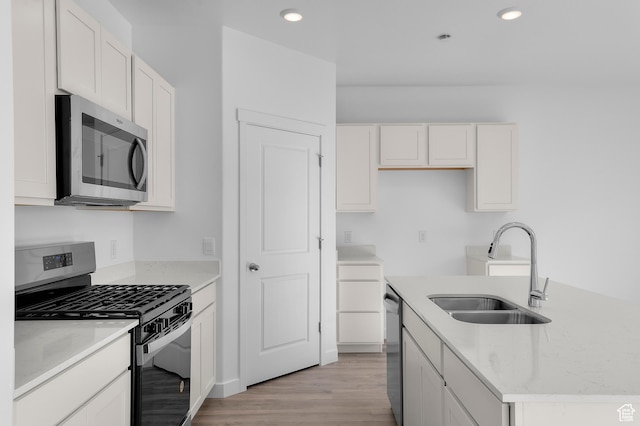 837 N 1860 E Unit 158, Salem, UT 84653 - kitchen featuring stainless steel appliances, light wood-type flooring, recessed lighting, white cabinetry, and an island with sink