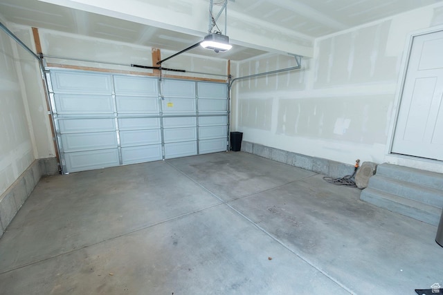 926 N 165 W, Nephi, UT 84648 - garage featuring a garage door opener