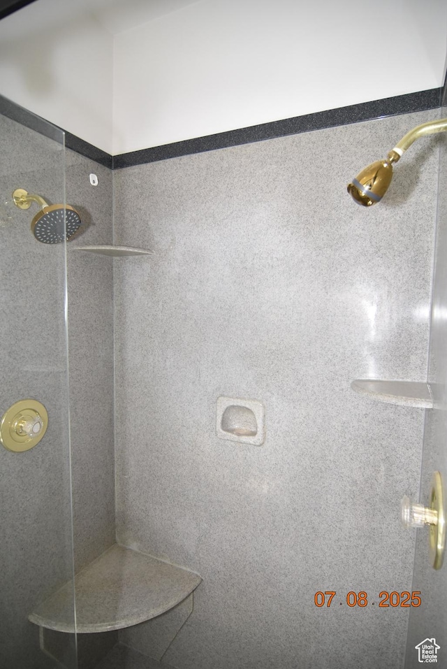107 W High Sierra Dr, Elk Ridge, UT 84651 - bathroom featuring a shower