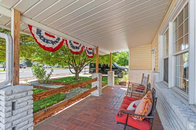 555 E 400 N, Springville, UT 84663 - porch with a carport