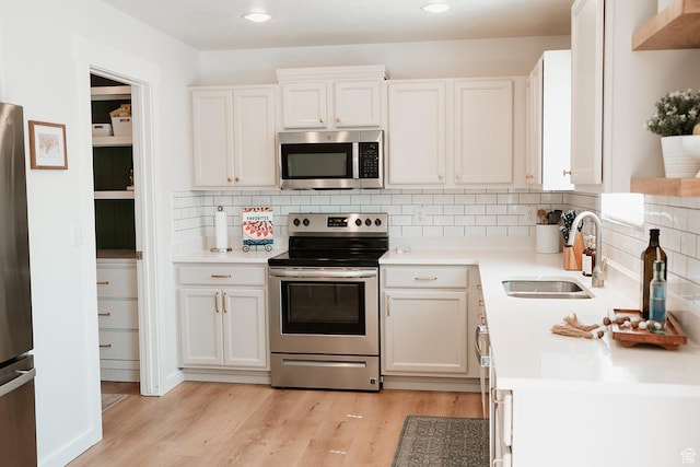 279 S 950 W, Spanish Fork, UT 84660 - kitchen featuring appliances with stainless steel finishes, light wood finished floors, light countertops, decorative backsplash, and recessed lighting