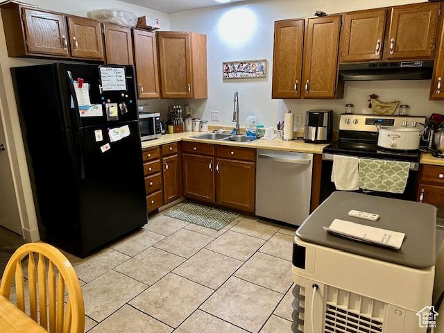 1200 N 100 W Unit 40, Vernal, UT 84078 - kitchen featuring stainless steel appliances, under cabinet range hood, and light countertops