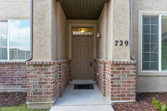 729 N Buckingham Dr W, North Salt Lake, UT 84054 - entrance to property featuring stucco siding and brick siding