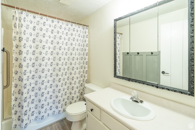 481 W Oak Crest Dr, Monticello, UT 84535 - bathroom featuring a textured ceiling, vanity, shower / tub combo, and wood finished floors