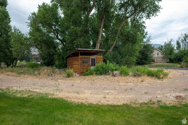 8817 E Mountain Valley Dr S, Huntsville, UT 84317 - view of yard featuring an outdoor structure