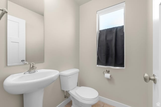 1012 W Willow Wind Dr, Farmington, UT 84025 - half bathroom featuring baseboards and tile patterned floors