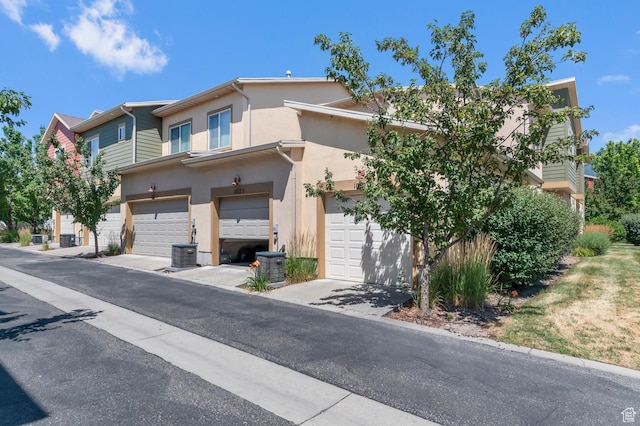 1012 W Willow Wind Dr, Farmington, UT 84025 - townhome / multi-family property with stucco siding and an attached garage