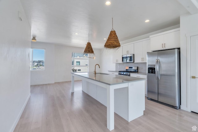 753 W Crystal Creek Rd, American Fork, UT 84003 - kitchen with stainless steel appliances, decorative backsplash, a kitchen island with sink, white cabinetry, and recessed lighting