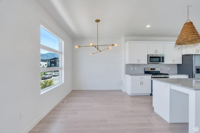 753 W Crystal Creek Rd, American Fork, UT 84003 - kitchen featuring stainless steel appliances, a chandelier, backsplash, light wood-type flooring, and recessed lighting