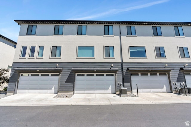 753 W Crystal Creek Rd, American Fork, UT 84003 - view of front facade featuring an attached garage