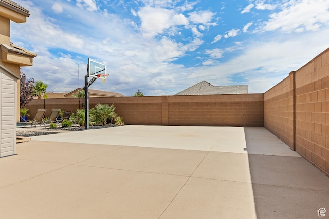4323 W 2650th Cir S, Hurricane, UT 84737 - fenced backyard featuring basketball hoop